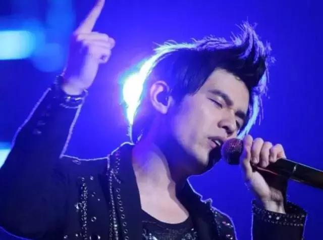 为什么有人那么喜欢周杰伦,明星多喜欢唱周杰伦的歌