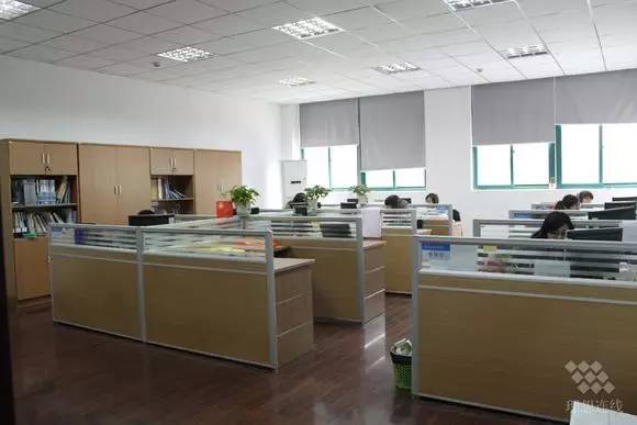 能力出众的员工上班老是迟到,工作能力很强的员工总是迟到