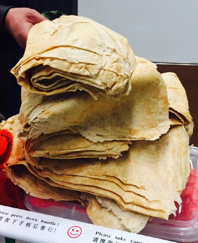 成都“煎饼大叔”感慨走红超重煎饼：那是不可辜负的母爱