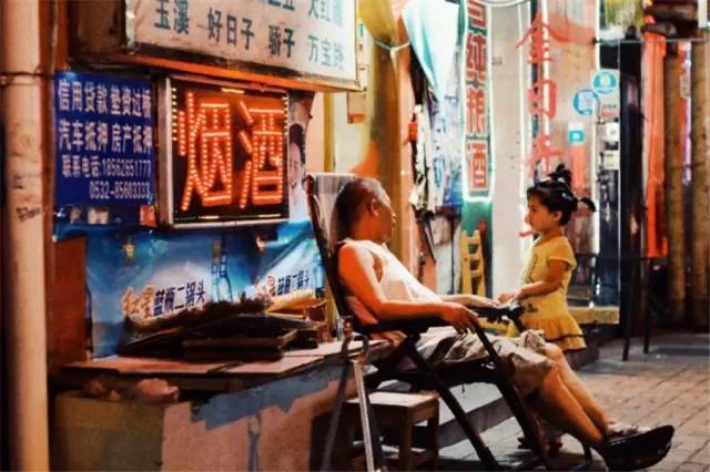 在被称做“东方瑞士”的仙境，她盖了一座令人心境荡漾的房子，森林与大海都在后花园里