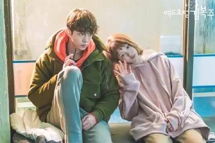 金福珠卫衣造型,少女穿加绒卫衣