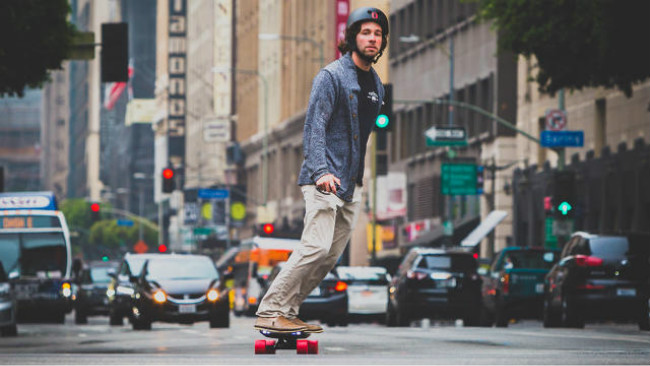 比共享单车还方便环保？这家公司想让滑板成为最潮的出行解决方案