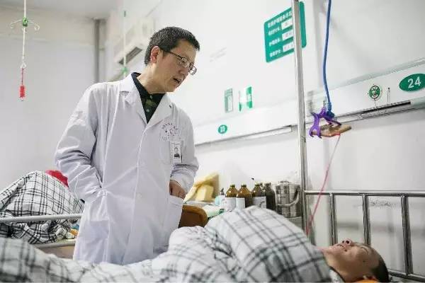 四川成都医生梁益建,梁益建感人事件