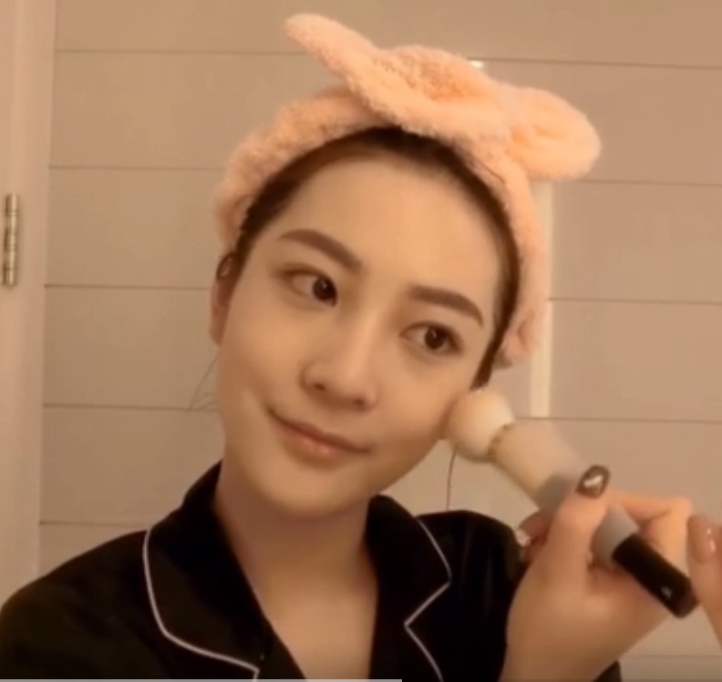 美妆博主学生党推荐妆容,妆容风格颜值变化很大的美妆博主