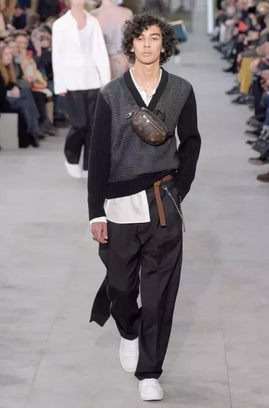 lv x supreme联名红色卫衣 (lv和supreme联名牛仔外套)