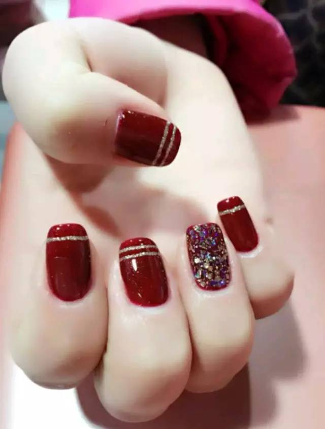 48款热门款显白新年红美甲合集,美甲48种款式图