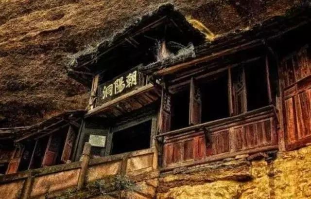 世界双遗峨眉山,双遗马拉松青城山免票吗