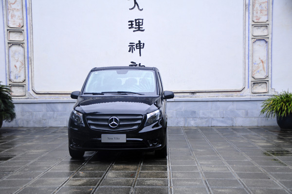 福建奔驰威霆试驾,奔驰威霆v260l试驾