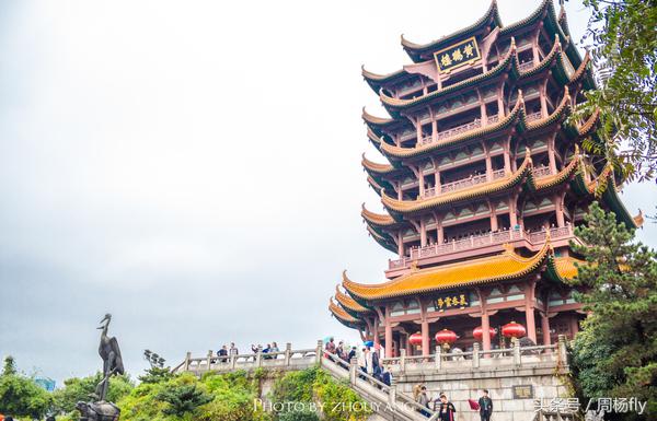 武汉专有的黄鹤楼,黄鹤楼是武汉著名的景点英文
