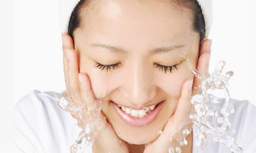 先涂防晒还是隔离护肤的正确步骤,百雀羚护肤套装的正确护肤步骤