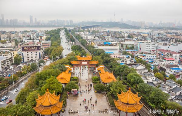 武汉专有的黄鹤楼,黄鹤楼是武汉著名的景点英文