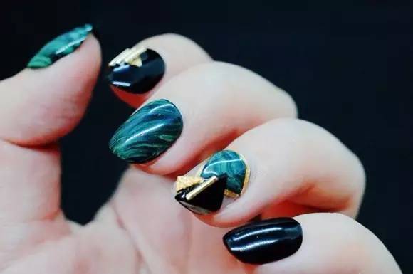 48款热门款显白新年红美甲合集,美甲48种款式图