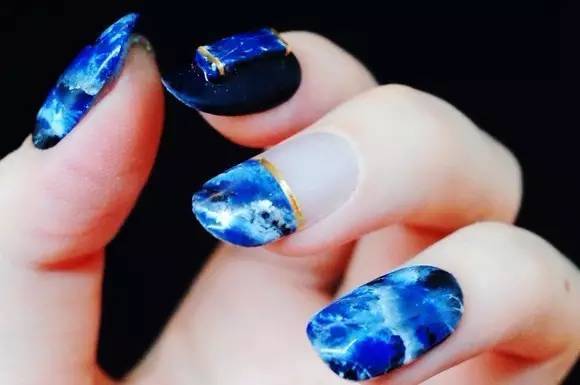 48款热门款显白新年红美甲合集,美甲48种款式图