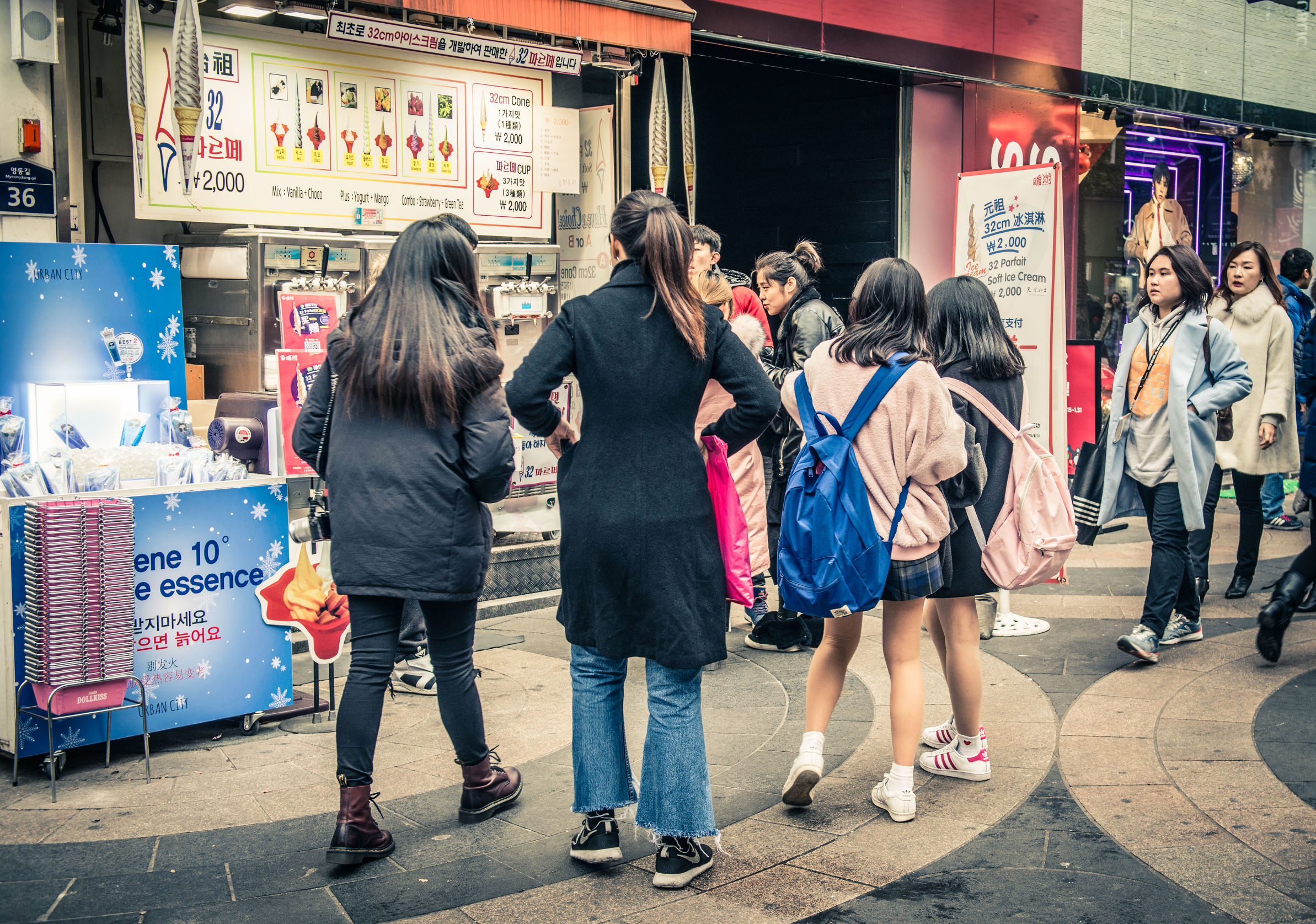 明洞韩国首尔的购物天堂,首尔明洞高档购物中心