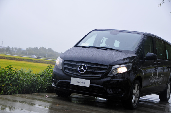 福建奔驰威霆试驾,奔驰威霆v260l试驾