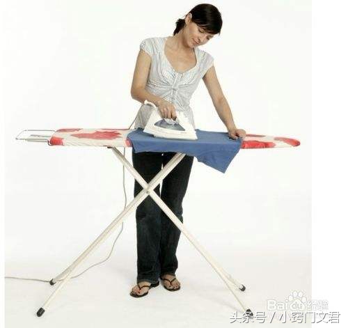 衣服熨焦痕迹怎么消除,熨衣服发亮怎样去除