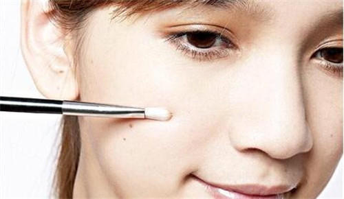 化妆师建议的遮瑕膏的使用小窍门！