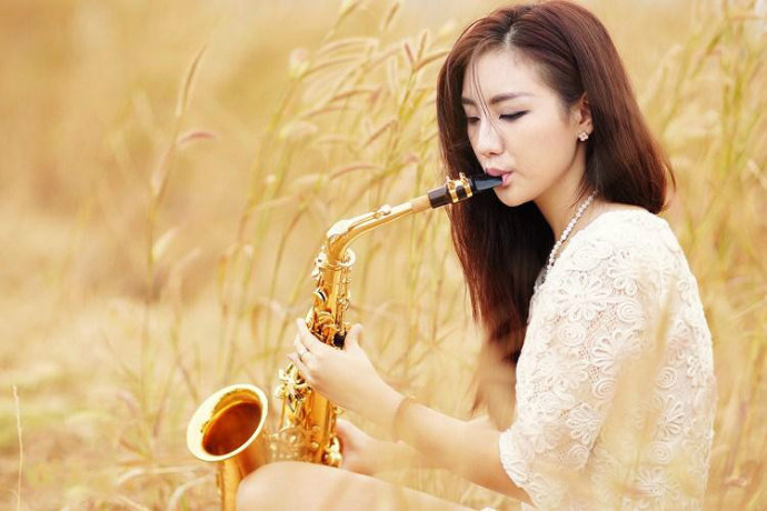 萨克斯初学者买什么样的萨克斯,电萨克斯与萨克斯哪个好学
