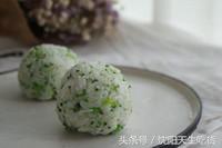 西兰花藜麦饭团,橄榄油西兰花汁