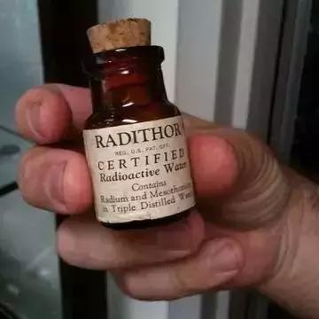 这种物质曾被当作保健成分，受害者的遗骨因此发光上千年