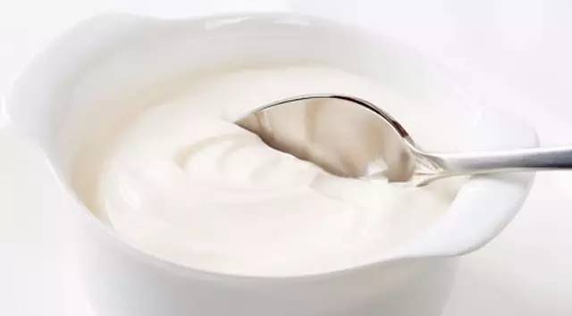 不用吸管喝酸奶的方法,吸管喝酸奶