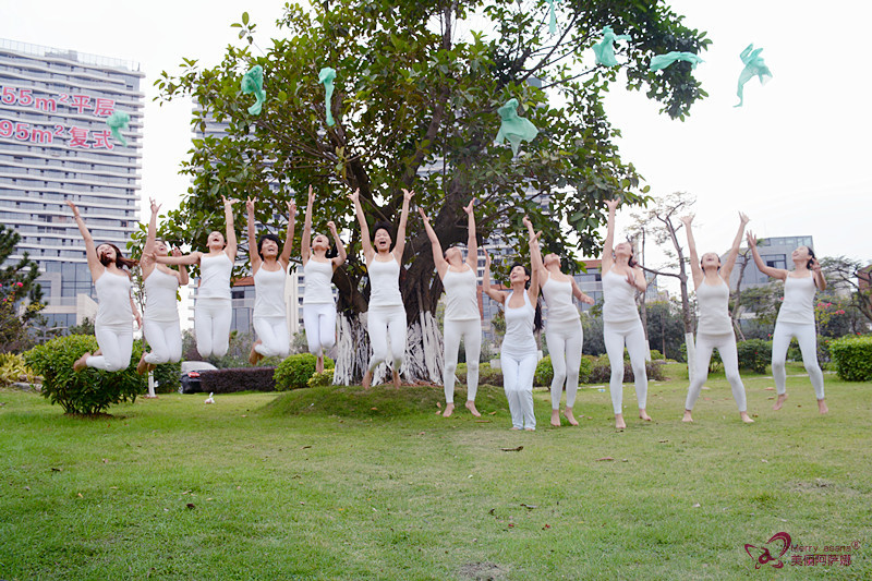 10个平凡女孩和瑜伽共舞之后