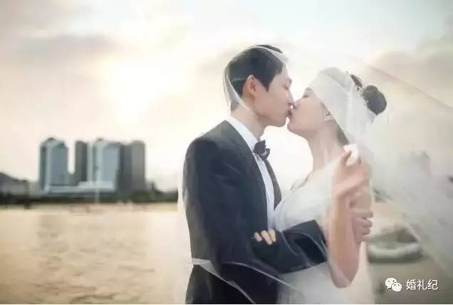 拍婚纱照选旅拍店好还是工作室好,拍婚纱照是找影楼还是找工作室