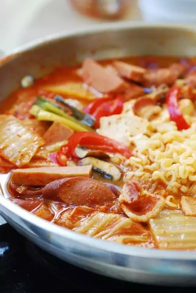 韩国部队锅详细做法,家常韩国部队锅