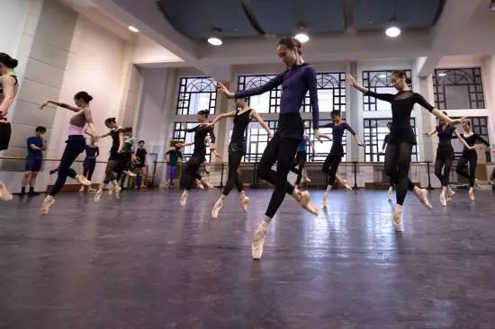 中央芭蕾舞团有多难考,中央芭蕾舞团是什么水平