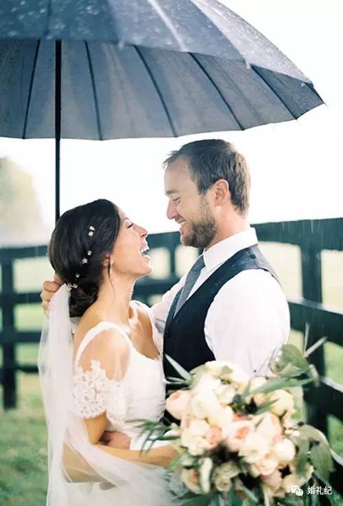 户外婚礼下雨文案怎么写,草坪婚礼遇到下雨怎么办
