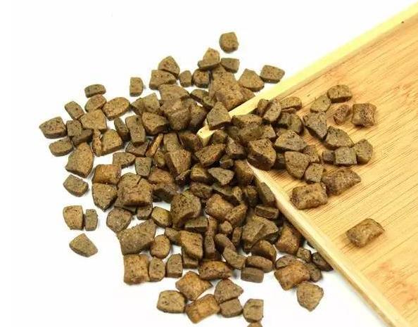 都说情人节吃狗粮，但是你知道狗粮到底什么味么？亲测体验！