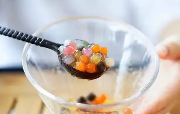 好端端的茶饮店偏要现做珍珠！结果试营业就排起了长队