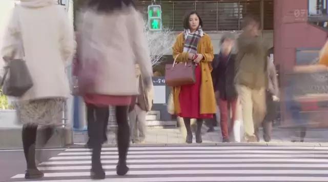 她又会穿又爱做白日梦，我觉得很可爱