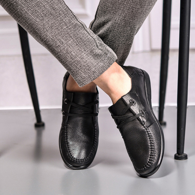 一双高级感皮鞋优雅得体,一双精致的皮鞋