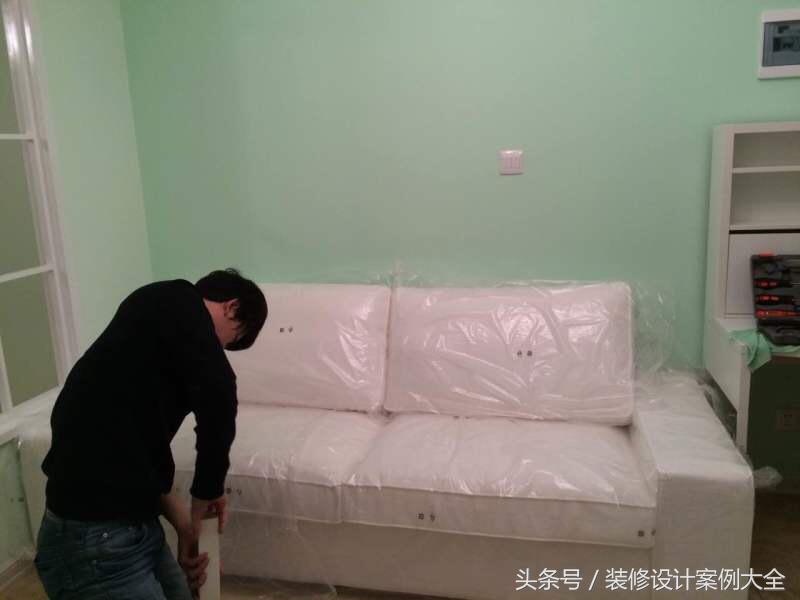 夫妻俩齐心协力攒钱买房装修，虽然面积不大但满满的温馨