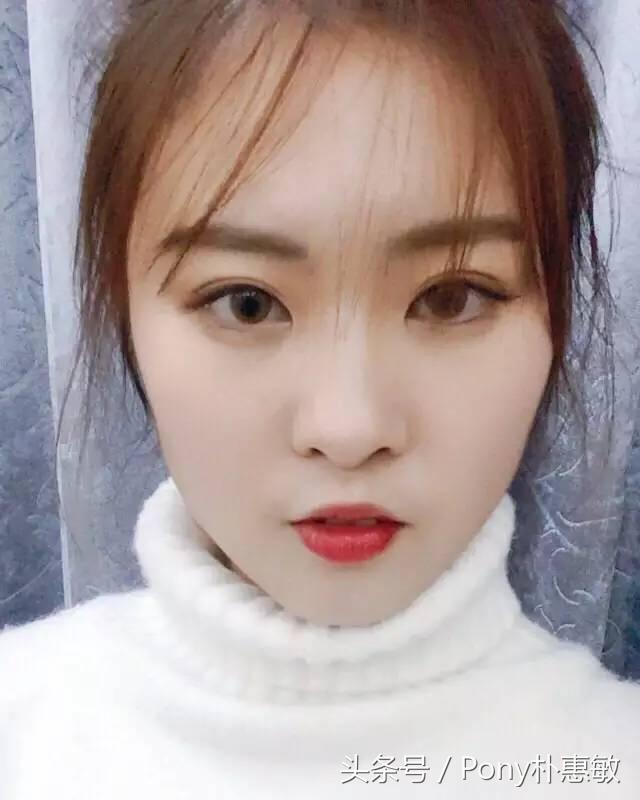 pony化妆师给路人化妆,化妆师pony细心的给别人化妆