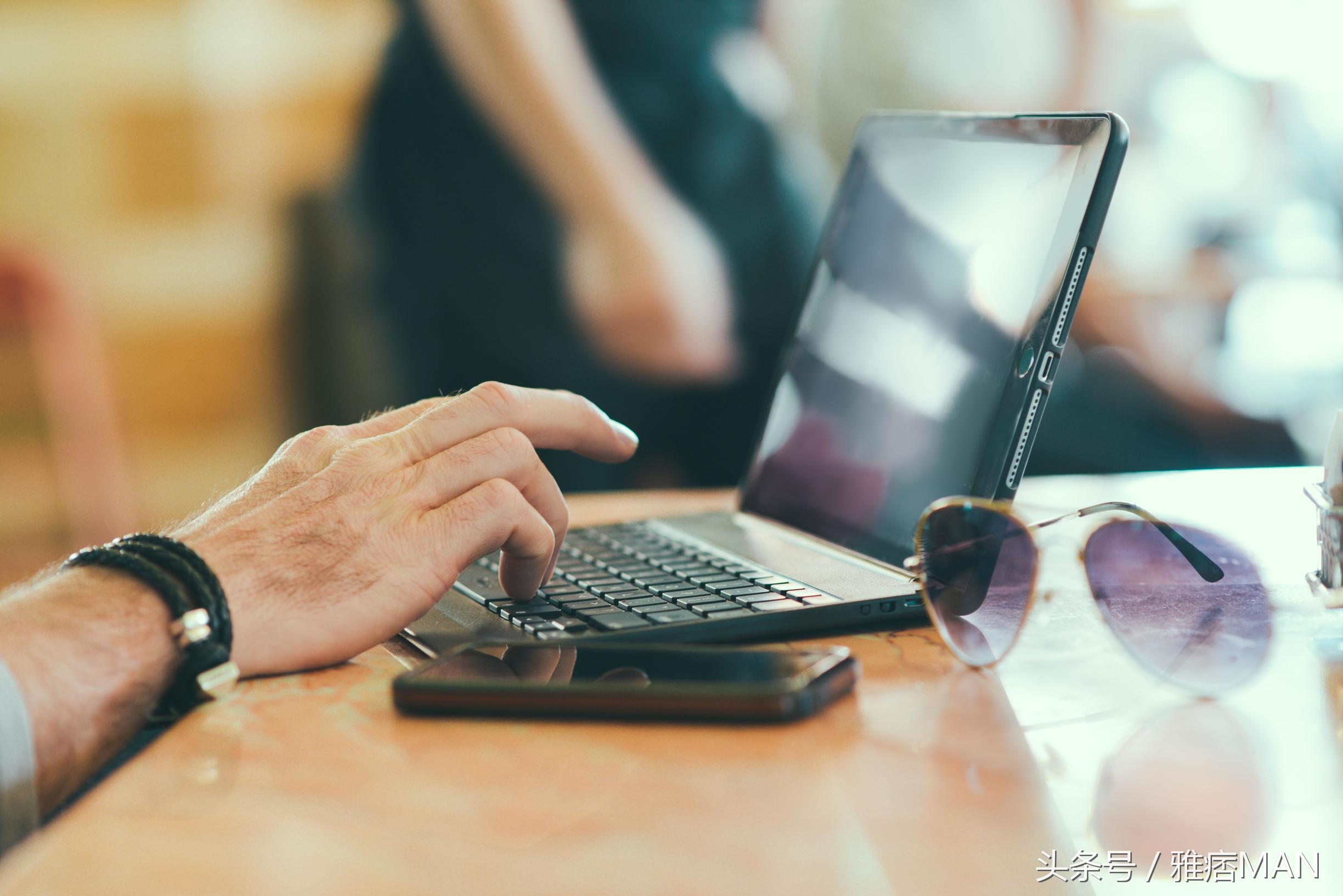 便宜又好看的手链男生复古风,适合潮男戴的金手链