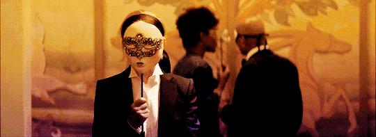 这部*恋虐**的SM大片，给我们展现了一个浪漫唯美的世界