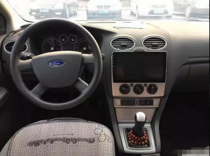 福特福克斯2007款自动三厢2.0落地,福克斯两厢2007款