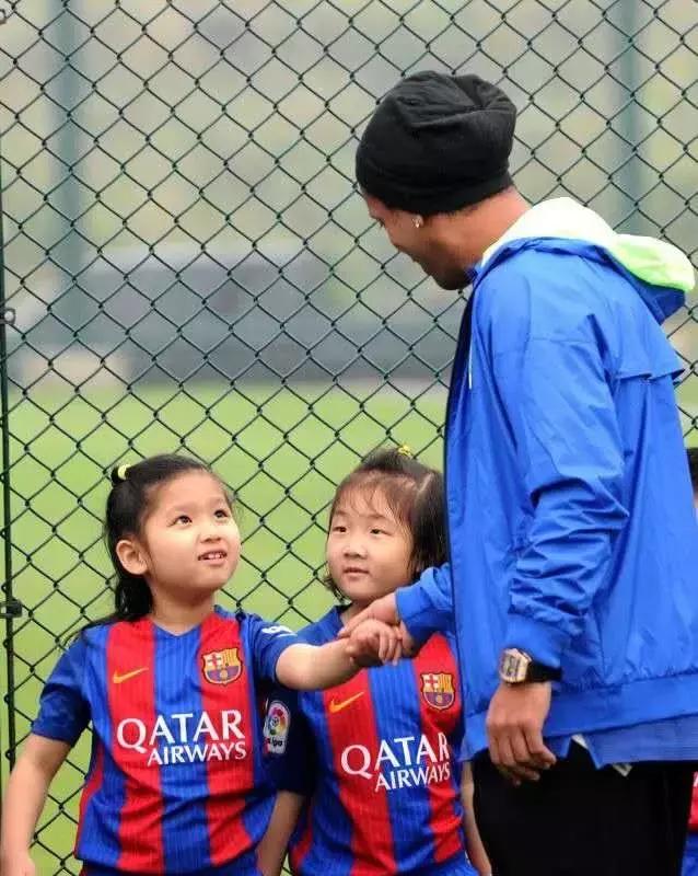 世界足球名人小罗,世界足球第一人小罗