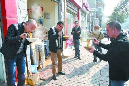 重庆小面馆经营,重庆苍蝇馆子解放碑附近面馆