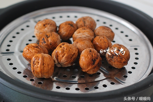 怎样去核桃皮渍,有没有快速去核桃皮的方法