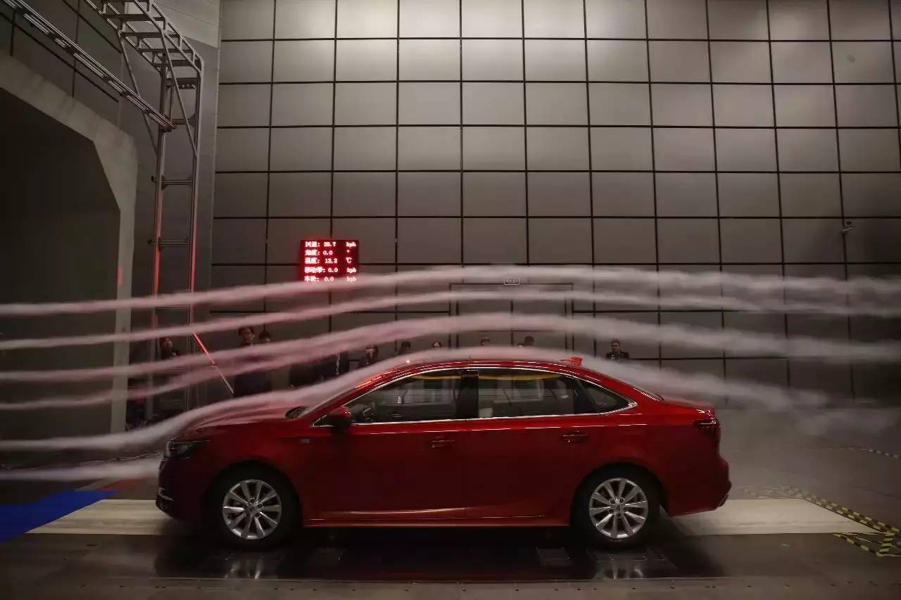 让人目前一亮的荣威i6,买一辆车送老爸