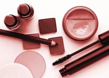 “快递写的小名，他们不让我拿包裹！”*安泰**一女子因姓名不一致遭遇“取件难”……明起施行邮政新规，看看对你有影响吗？