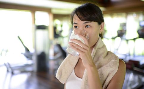 经期运动会导致不规则出血吗,经期运动会导致经血流向腹腔吗