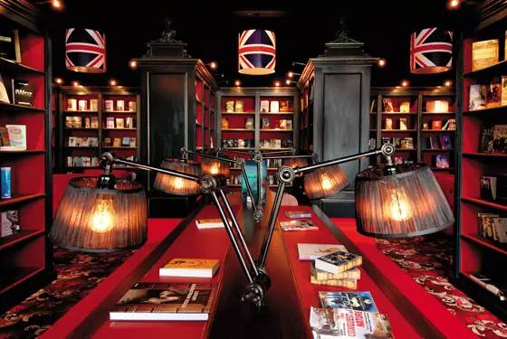 每天近千人来就餐,来打卡最美书店