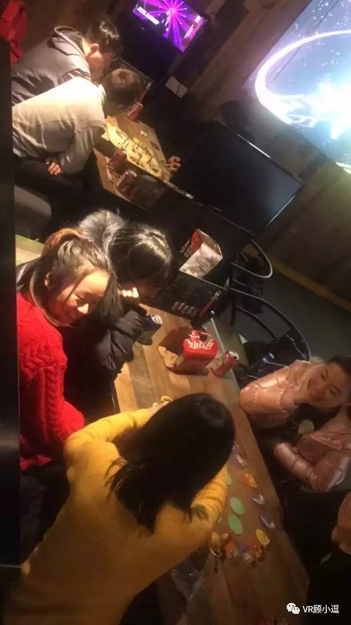 目前vr体验馆的市场,开一家vr体验店要多少钱