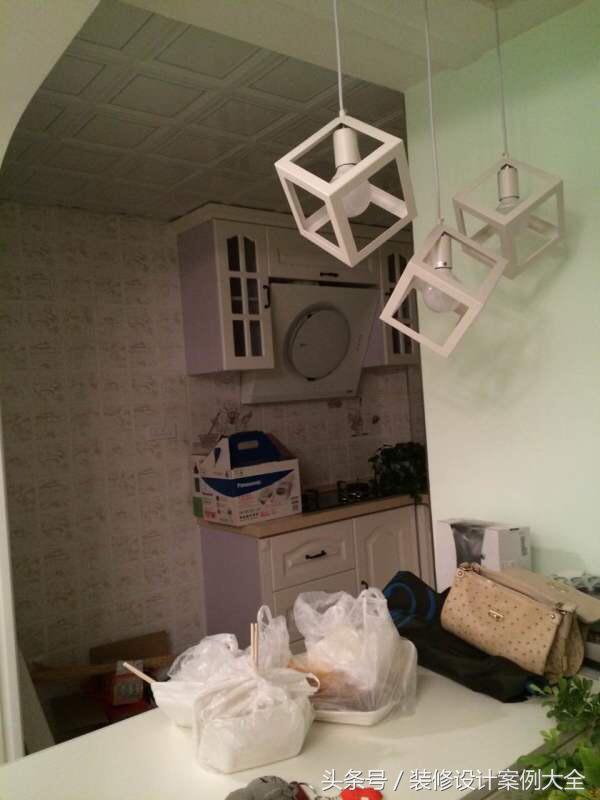 夫妻俩齐心协力攒钱买房装修，虽然面积不大但满满的温馨
