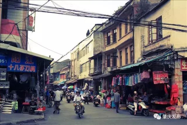 穿越50年，带你回忆肇庆大钟楼下的“肥佬妹”