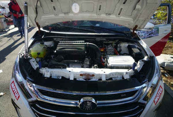 比亚迪秦100油电混合使用感受,比亚迪秦100和秦80怎么区别